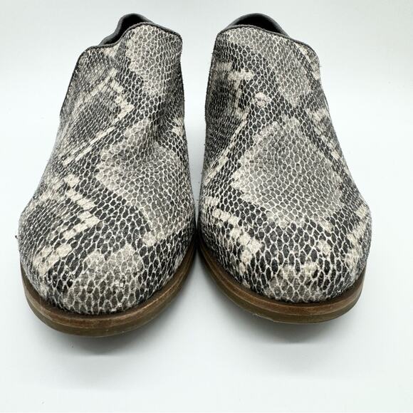 TOMS Faux Snake Shaye Low Booties Grey/White Size 8.5 Office Preppy Minimalist - Picture 6 of 11